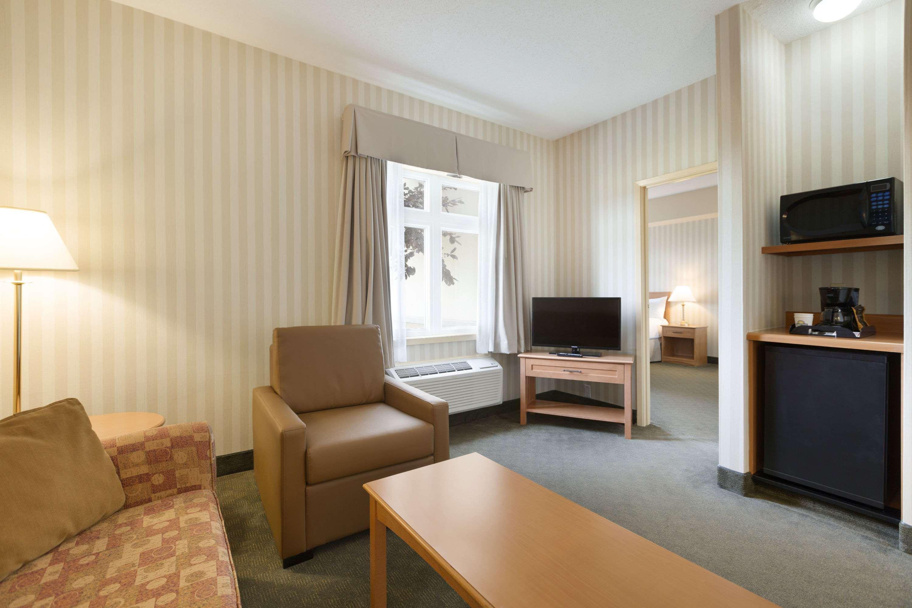 Days Inn By Wyndham Orillia Zewnętrze zdjęcie